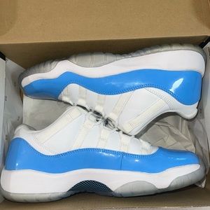Air Jordan 11 low university blues